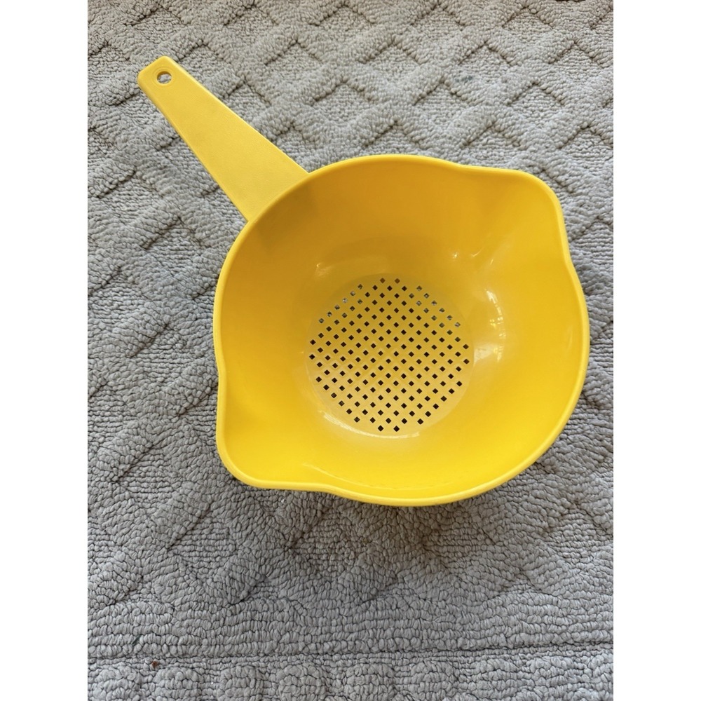 Vintage Tupperware Yellow 1 quart Colander Strainer 1200
